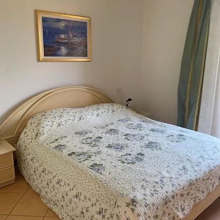 Casa Elena Априлия-Мариттима